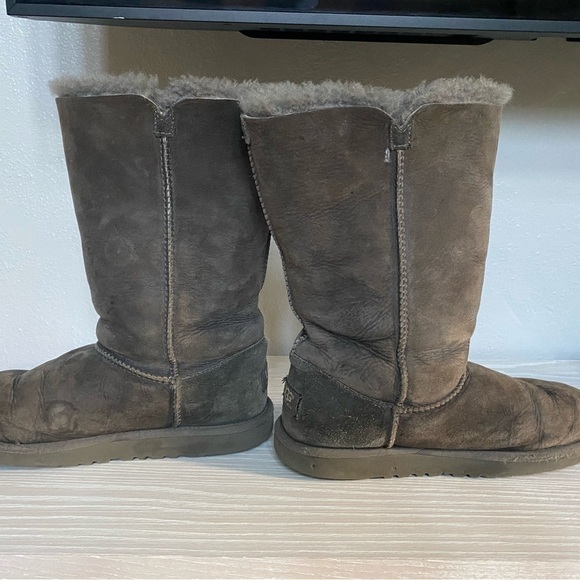 UGG Australia Bailey Button Triplet Tall Gray Suede Boots Size 7 - Picture 6 of 8